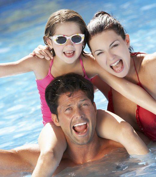 famigli in piscina famigli in piscina